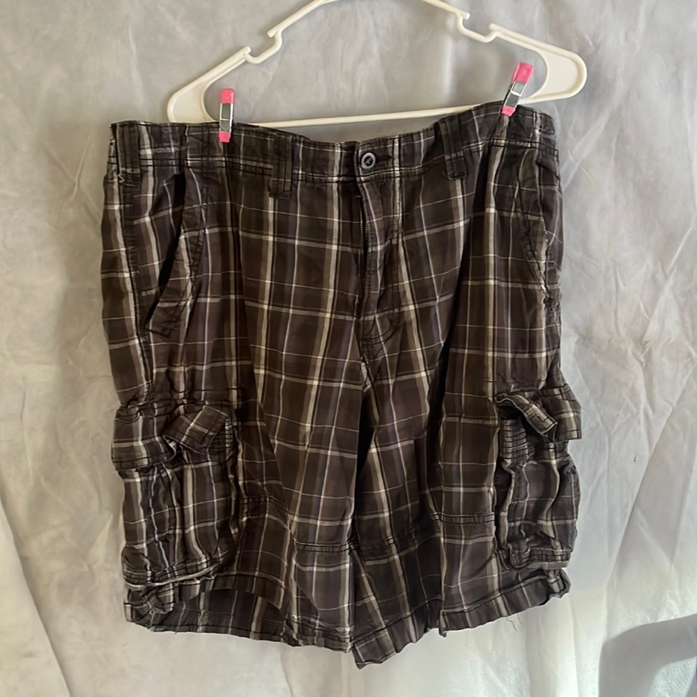 Size 40 Mossimo cargo shorts brown plaid